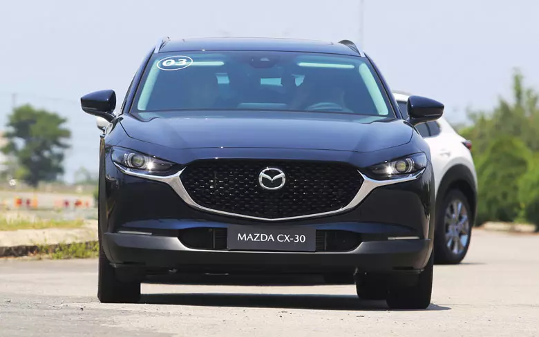 Đầu xe Mazda CX-30 có thiết kế thanh lịch và nam tính