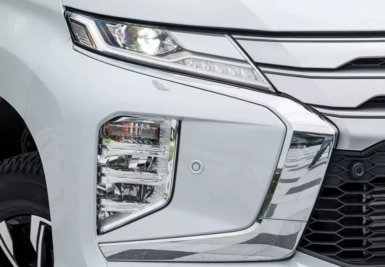 Ngoại hình đồ sộ của Mitsubishi Pajero Sport 2021