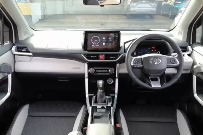 Khoang cabin Toyota Veloz 2022 thoáng rộng