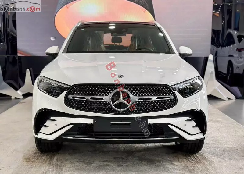 Đầu xe Mercedes-Benz GLC 300 4Matic 2024