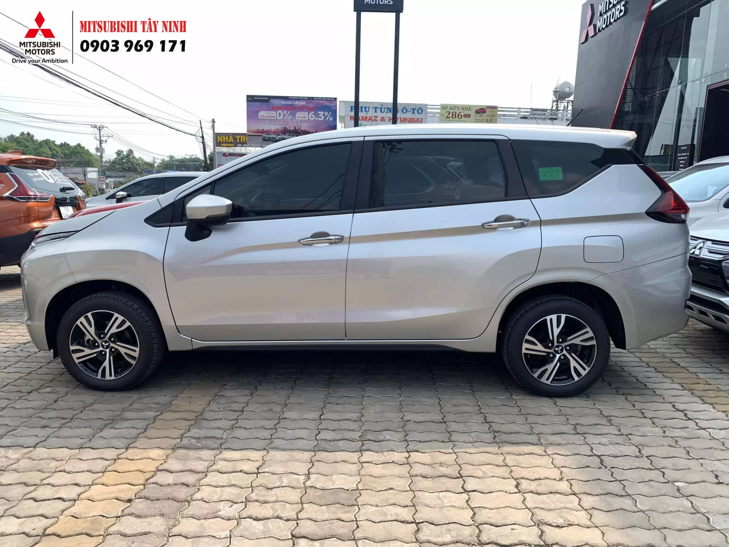 Thân xe Mitsubishi Xpander 1.5 MT