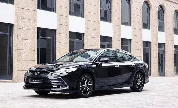 Toyota Camry giá từ 1,167 tỷ đồng