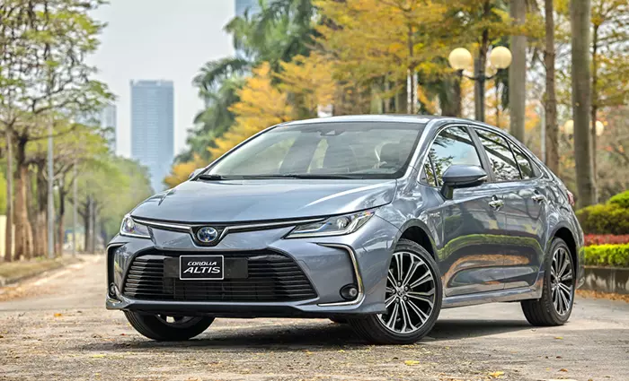 Toyota Corolla Altis giá từ 719 triệu đồng