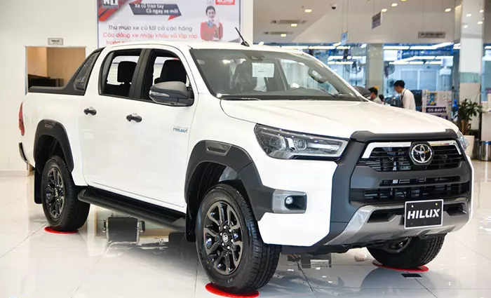 Giá xe Toyota Hilux giá từ 628 triệu đồng