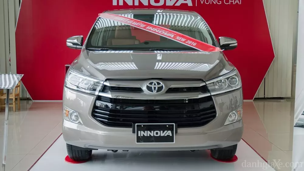 Toyota Innova 2016