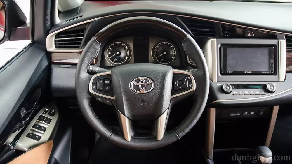 Toyota Innova 2016