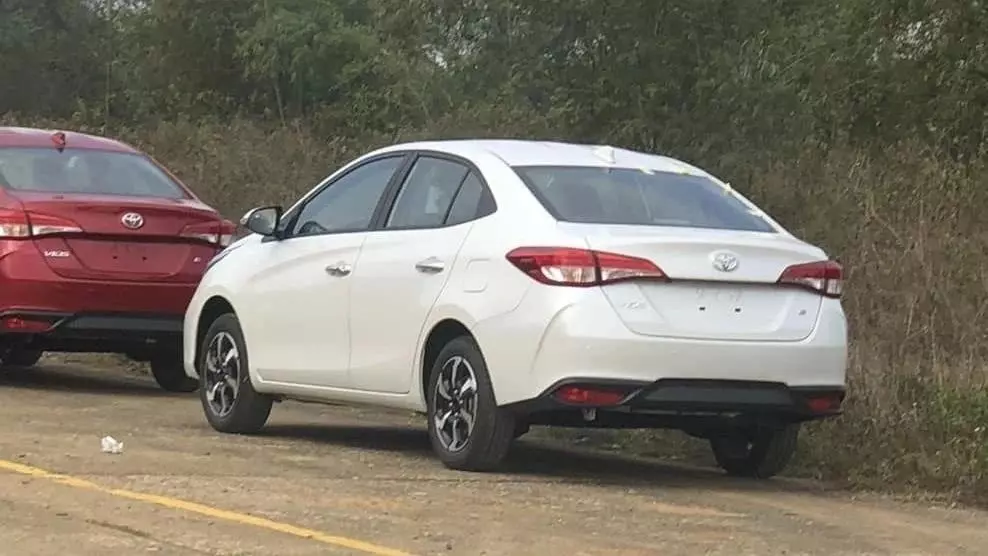 Thế hệ mới của Toyota Vios tại thị trường Lào còn có tùy chọn mâm hợp kim 17 inch