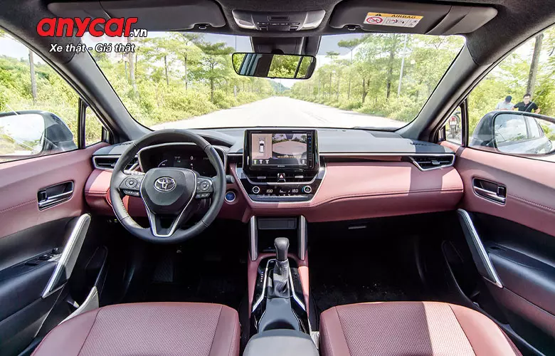 Khoang cabin Toyota Corolla Cross được thiết kế hiện đại
