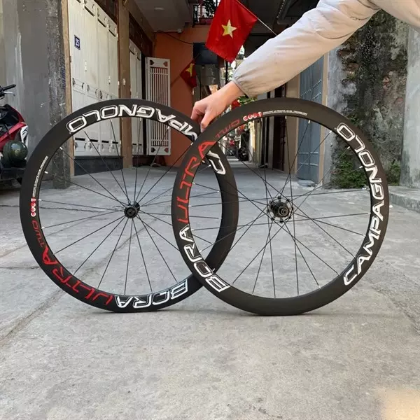 Mẫu vành xe carbon của CAMPAGNOLO