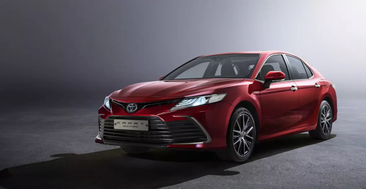 Đánh giá chi tiết Toyota Camry Hybrid 2022