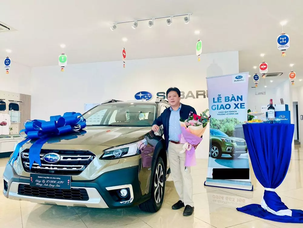 Khách hàng đầu tiên nhận xe Subaru Outback tại miền Bắc