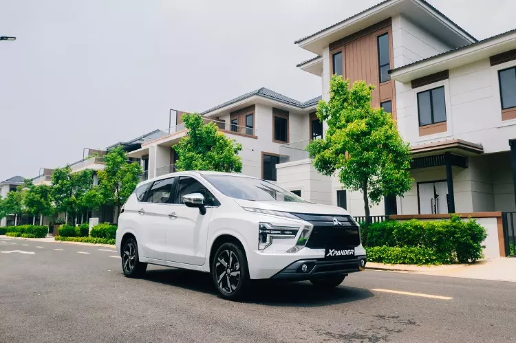 Giá xe Mitsubishi Pajero Sport mới nhất