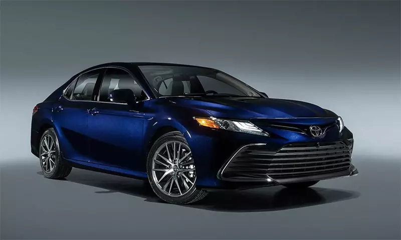 Có nên mua xe Toyota Camry 2021 cũ không?