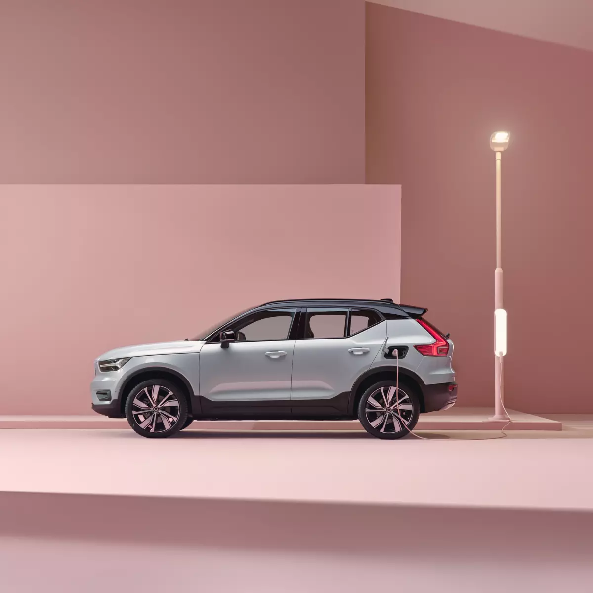 Volvo XC40 là dòng xe thiết kế ngoại thất mạnh mẽ