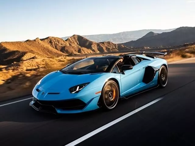 Giá xe Lamborghini Aventador S Roadster tại Mỹ và Châu Âu