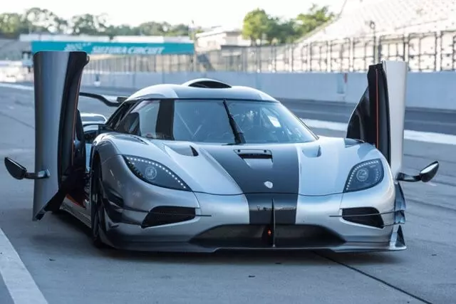 gia-xe-koenigsegg-gemera