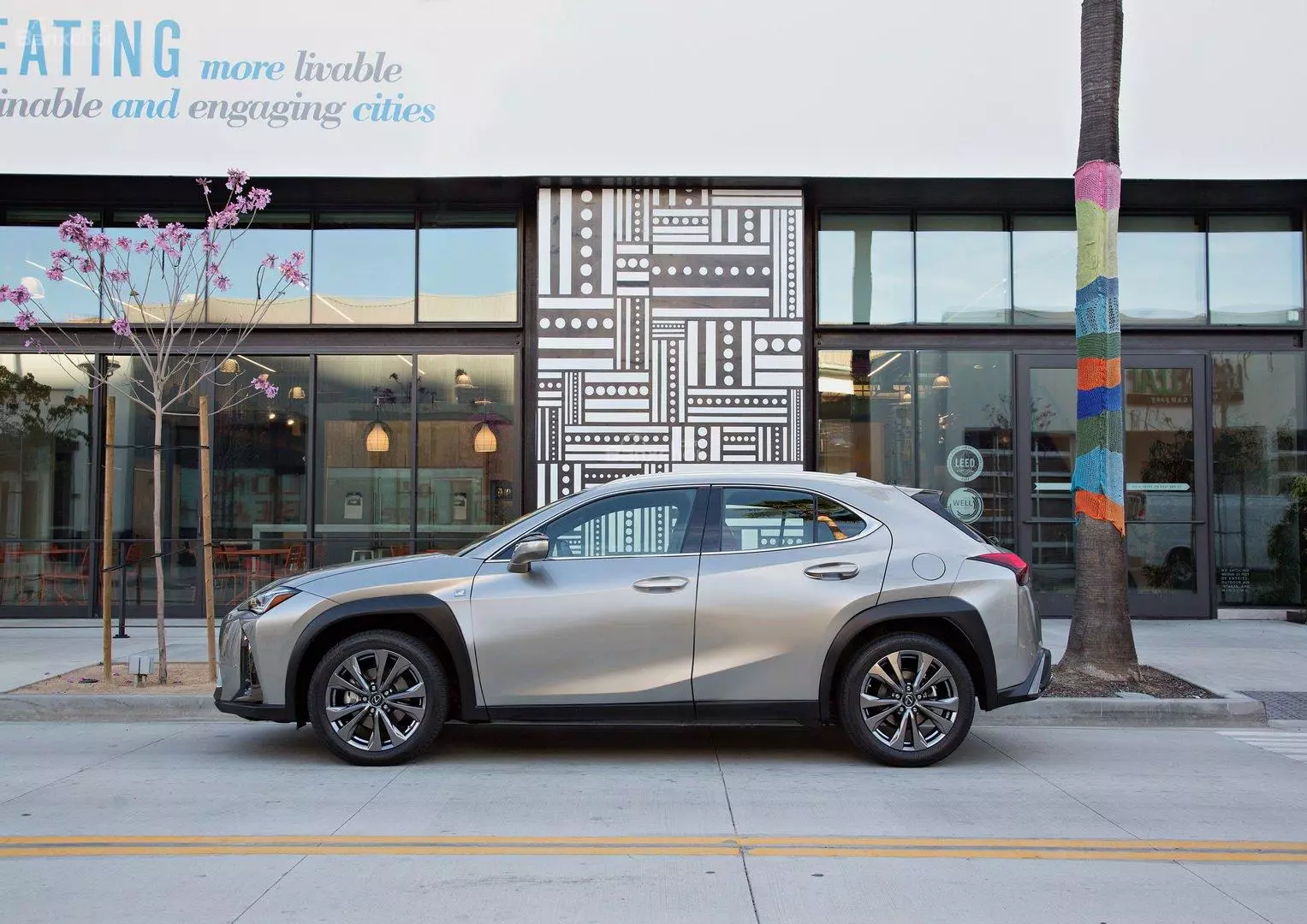 Thân xe Lexus UX 2019