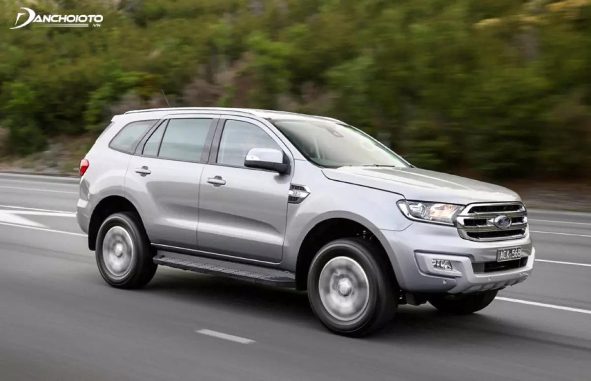 Xe Ford Everest cũ máy xăng vận hành êm ái mượt mà