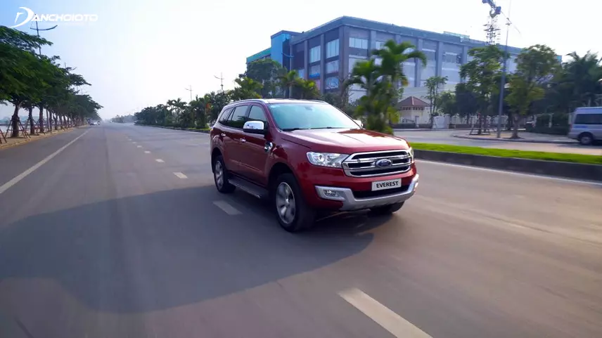 Ford Everest cũ máy dầu có sức kéo và vận hành tốt