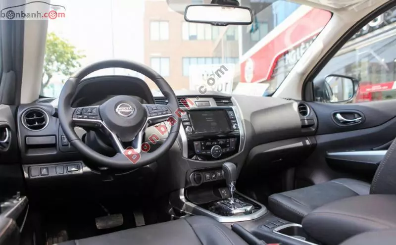 Cabin lái hiện đại của Nissan Navara