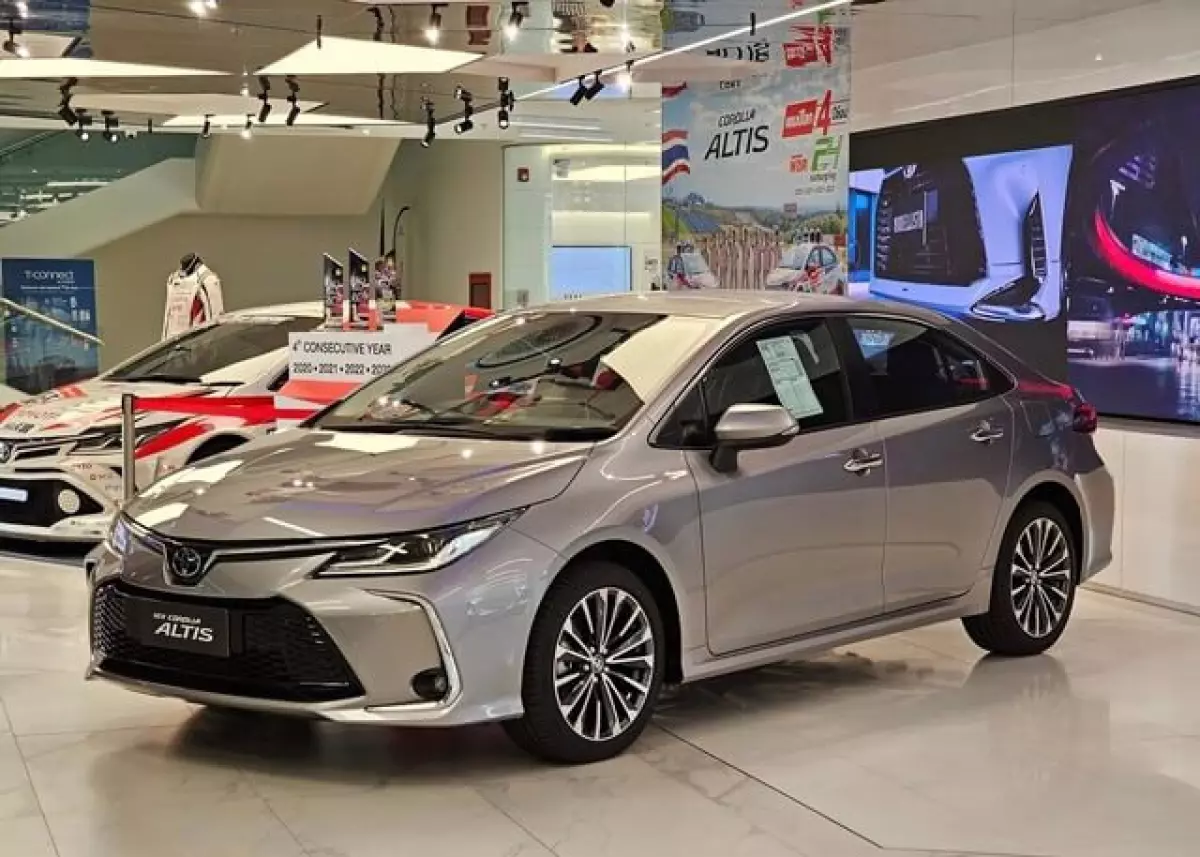 Toyota-Corolla-Altis-hybrid