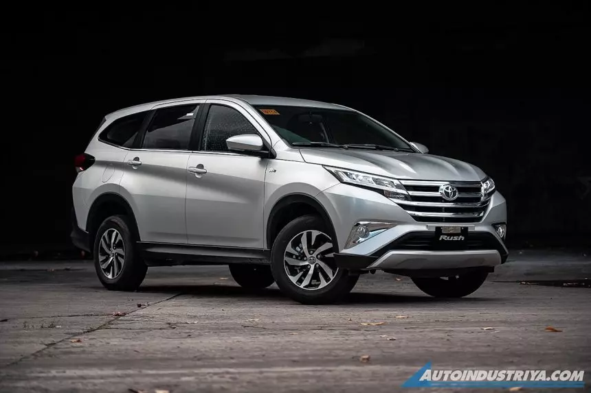 Toyota Innova 2021 bản chạy xăng vẫn còn "đất diễn" tại thị trường ô tô Việt Nam.