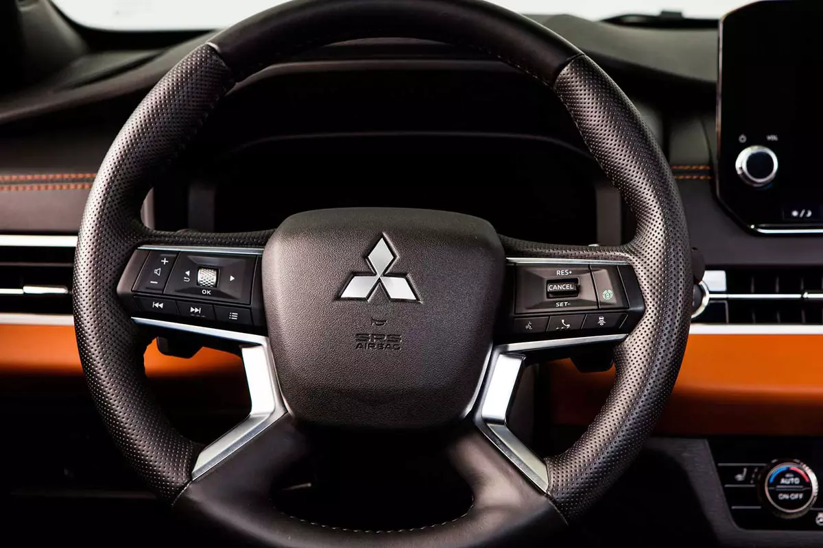 Ảnh Vô-lăng xe Mitsubishi Outlander 2022