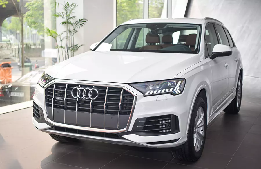 Phần đầu xe Audi Q7 2021