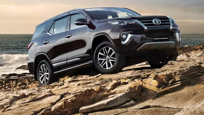 Xe Toyota Fortuner