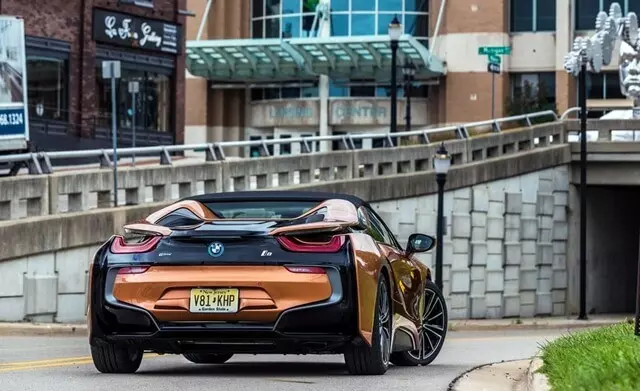 den-sau-xe-bmw-i8-roadster