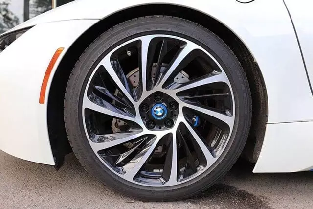 hang-ghe-truoc-xe-bmw-i8-tai-viet-nam