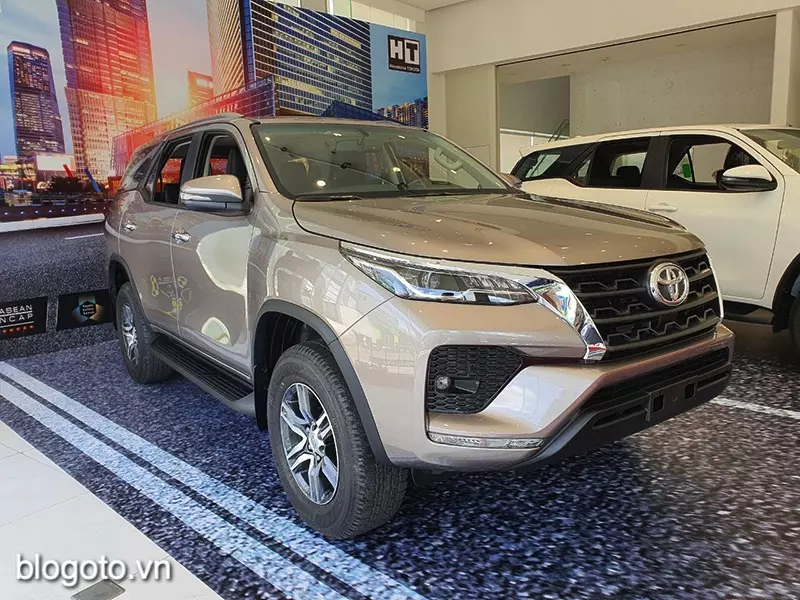 gia xe toyota fortuner 2021 toyota tan cang blogoto vn 8 1 - Toyota Fortuner 2022: đánh giá xe, giá bán & hình ảnh