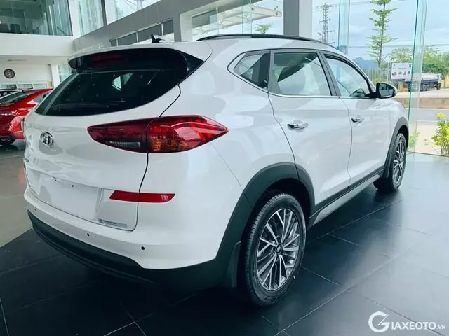 den-hau-xe-hyundai-tucson