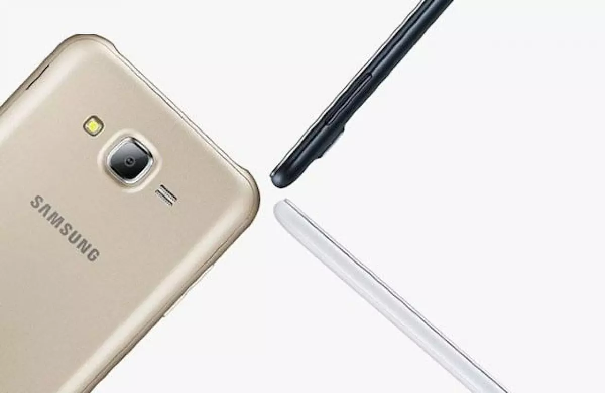 Galaxy J7 thiết kế đẹp, vỏ làm bằng nhựa