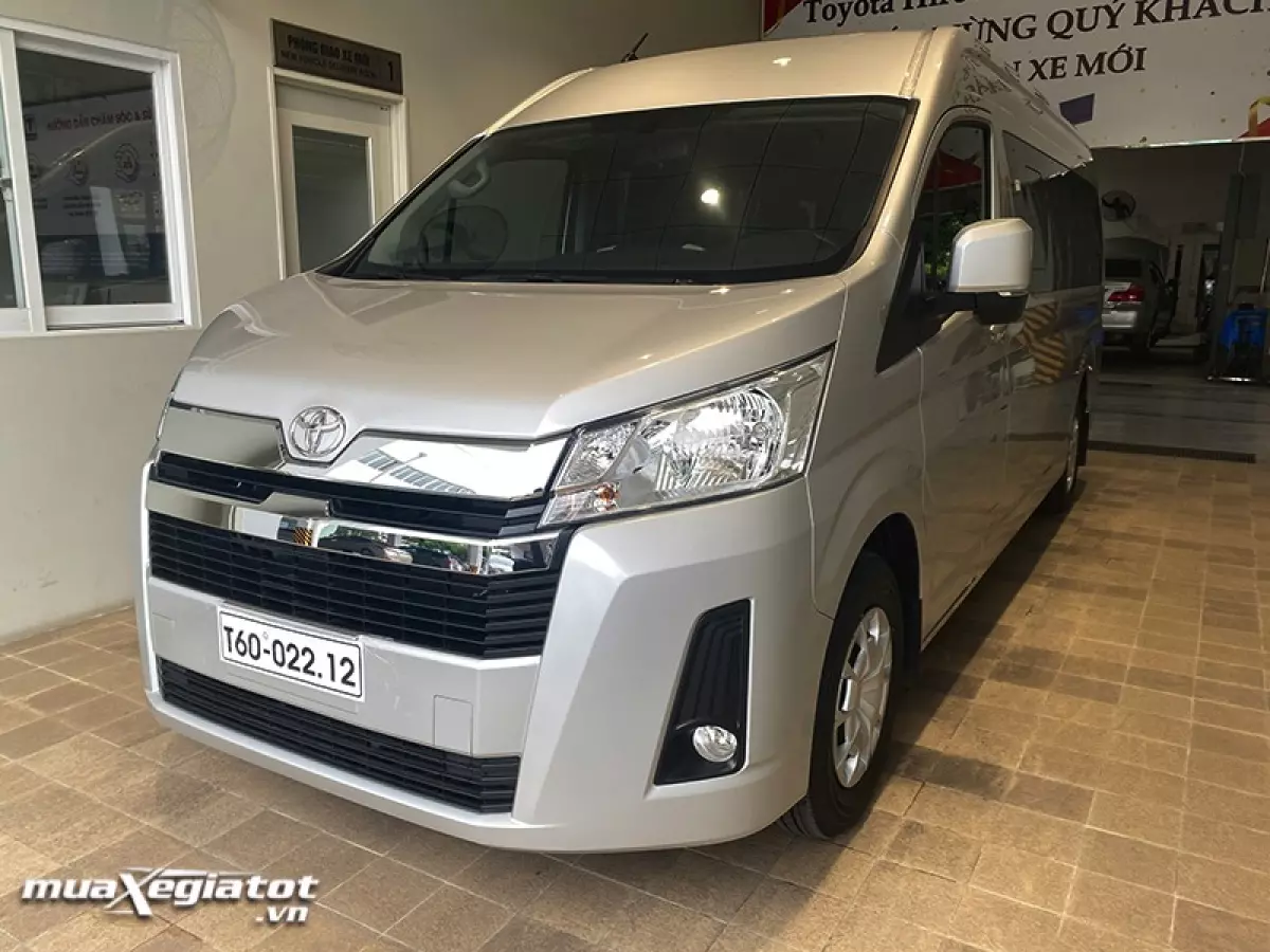 danh-gia-xe-15-cho-toyota-hiace-2021-2022-muaxegiatot-vn-7