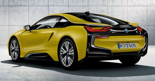 gia-xe-oto-bmw-i8-mau-vang