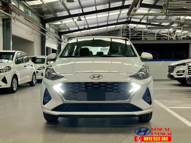 Mặt trước xe Hyundai Grand i10 Sedan 2023