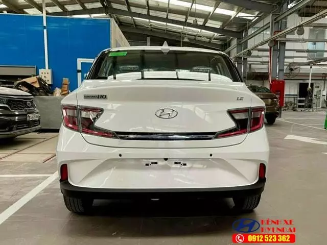 Mặt sau xe Hyundai Grand i10 Sedan 2023