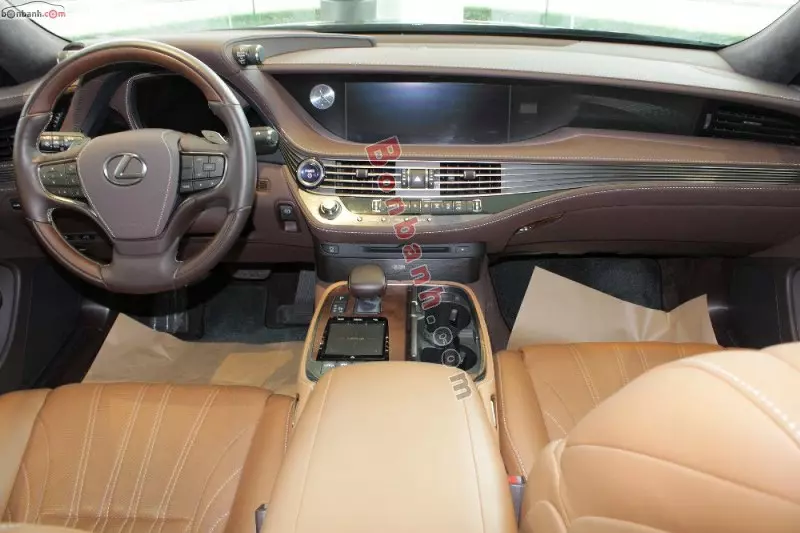 Cabin lái Lexus LS 2023