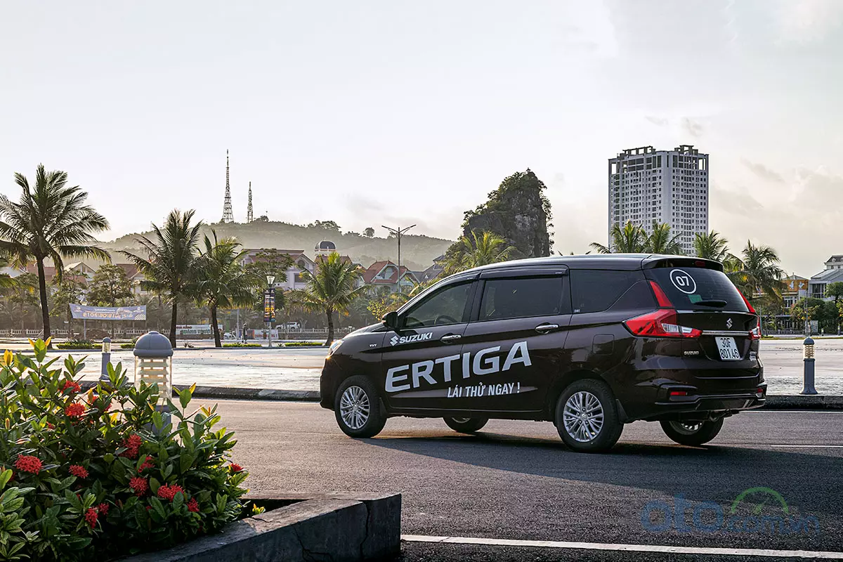 Đánh giá xe Suzuki Ertiga 2019: Đuôi xe đã bớt đi các nét thiết kế đơn điệu bo tròn.