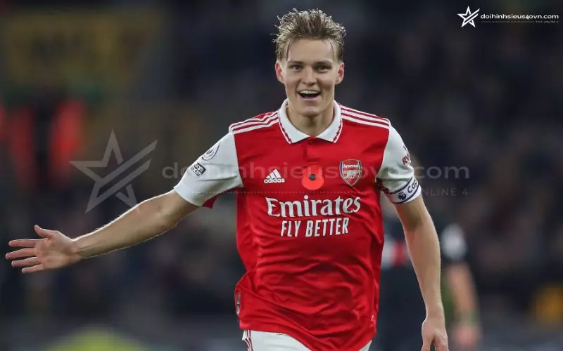 Martin Odegaard đội trưởng và là CAM chơi nổi bật trong màu áo Arsenal