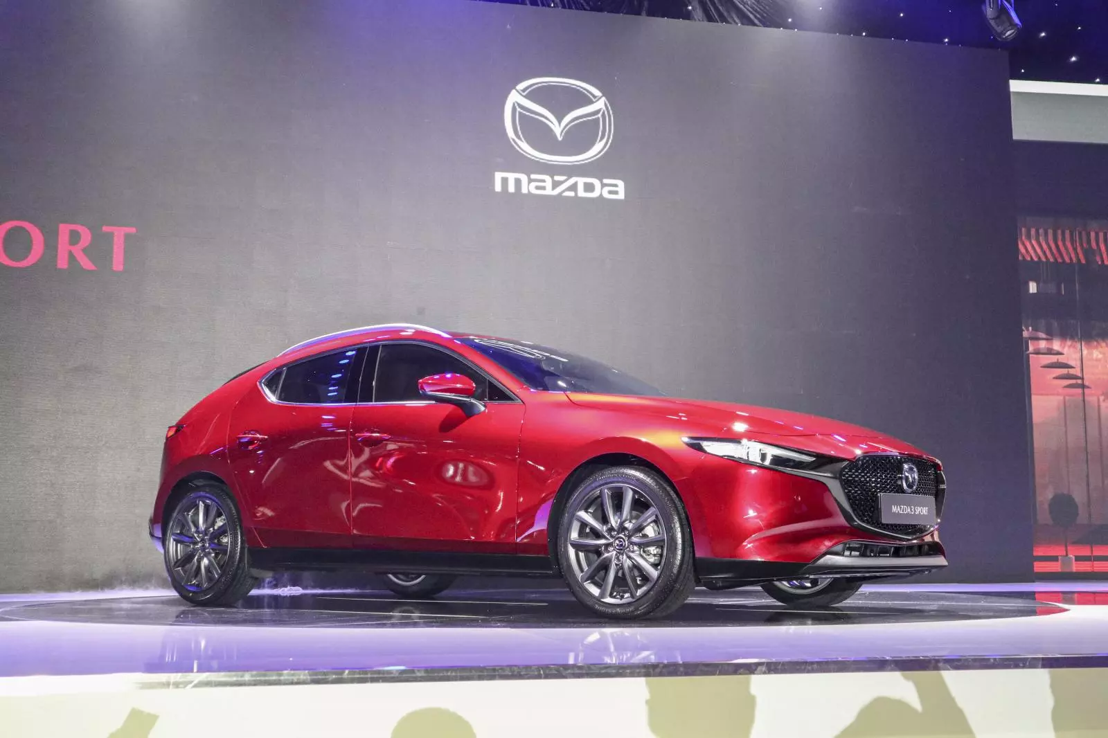 Đánh giá xe Mazda 3 Sport 2020 2.0L Premium: Thiết kế đầu xe.