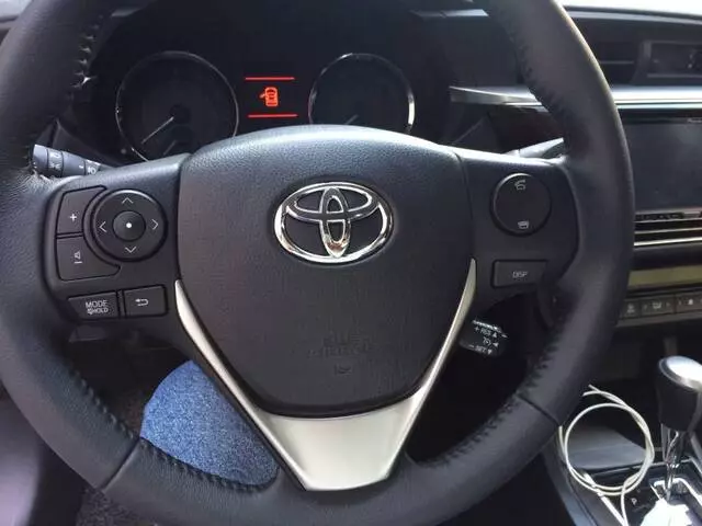 Nút điều khiển Cruise Control trên Toyota Vios