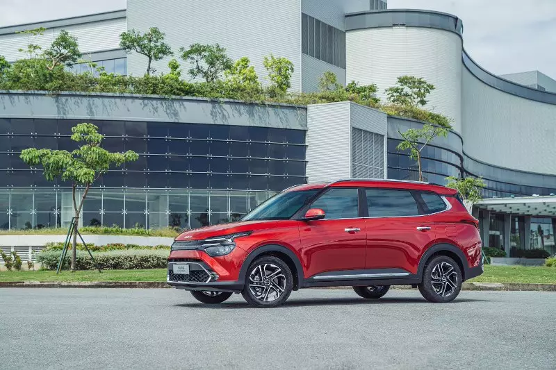 Thân xe Kia Carens 2023