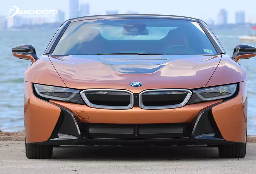 BMW i8 được trang bị hệ thống động cơ hybrid bao gồm động cơ điện và động cơ xăng