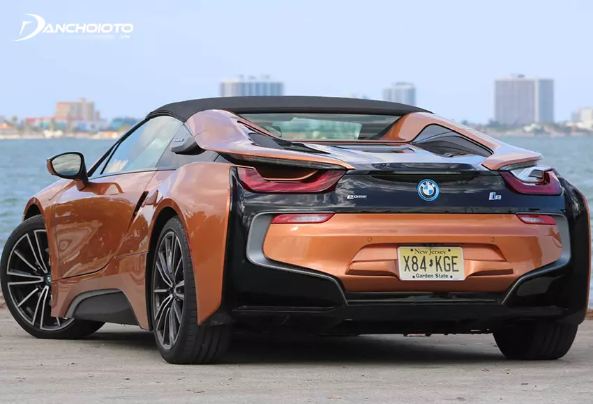 Chiếc xe BMW i8 mạ vàng của một “dân chơi” Sài Gòn