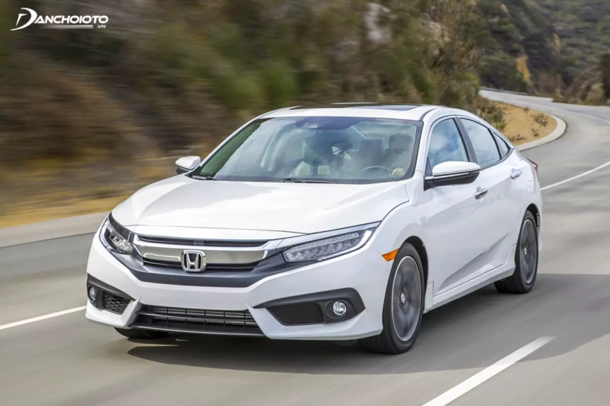 Honda Civic 2016 cũ nổi bật với kiểu dáng trẻ trung, cá tính