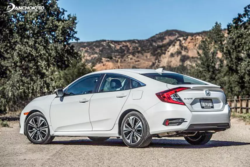 Nội thất Honda Civic 2016 cũ rộng rãi, thoáng đãng và cá tính