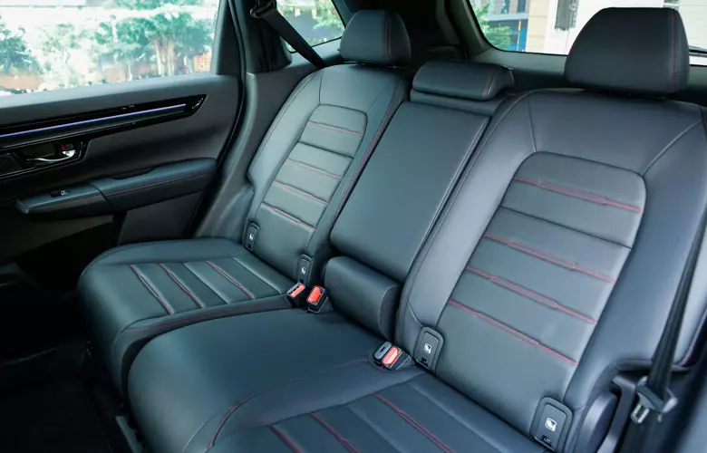 Honda CR-V sở hữu cho mình bộ ghế ngồi tương tự như bộ ghế Magic Seat mà người đàn em Honda Jazz đang sở hữu