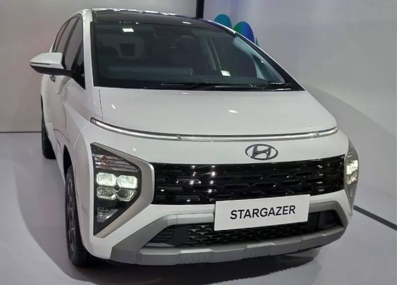 Đầu xe Hyundai Stargazer 2023 khá giống với các dòng Mitsubishi